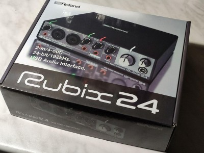 roland rubix 24 - 1.jpg